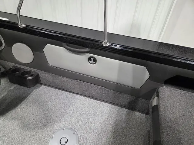 Slide: The Image of Lund 1875 Tyee Sport 2026 - 12