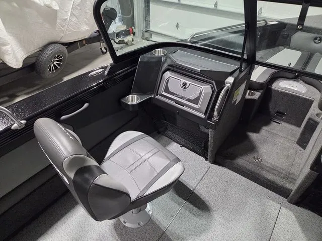 Slide: The Image of Lund 1875 Tyee Sport 2026 - 13