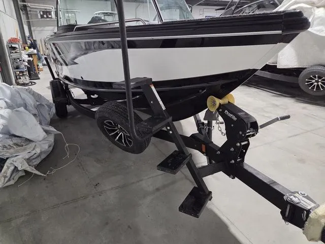 Slide: The Image of Lund 1875 Tyee Sport 2026 - 3