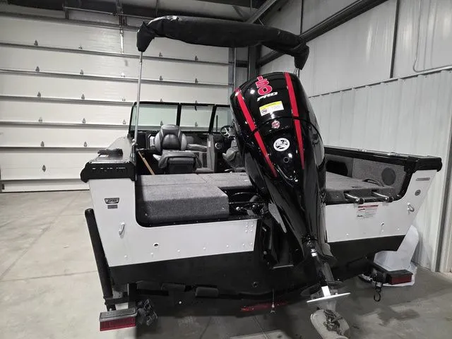 Slide: The Image of Lund 1875 Tyee Sport 2026 - 4