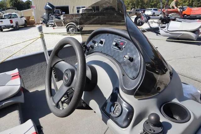 Slide: The Image of Tracker Pro 16 2010 - 5