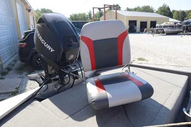 Slide: The Image of Tracker Pro 16 2010 - 6