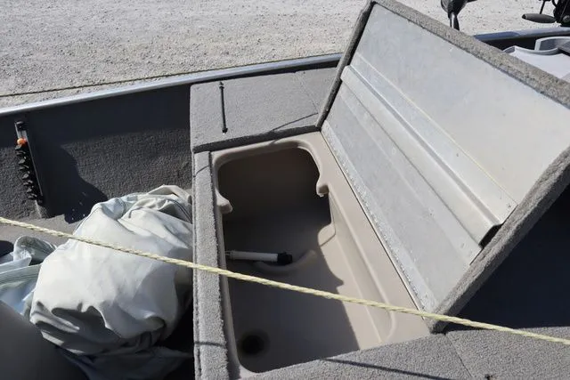 Slide: The Image of Tracker Pro 16 2010 - 8