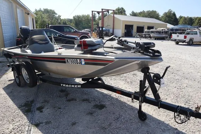 Slide: The Image of Tracker Pro 16 2010 - 9