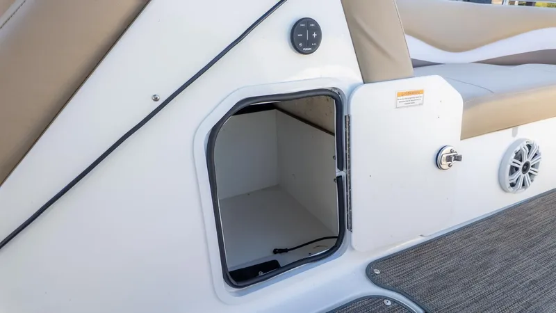 Slide: The Image of Hurricane 202 SS 2017 - 11