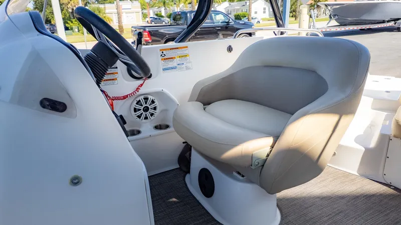 Slide: The Image of Hurricane 202 SS 2017 - 20