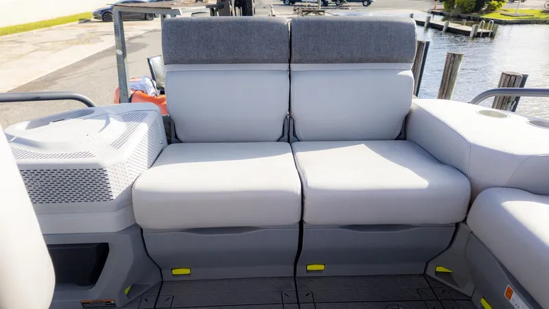 Slide: The Image of Sea-Doo Switch Sport 18 2024 - 10