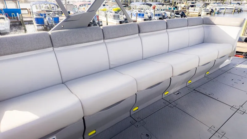 Slide: The Image of Sea-Doo Switch Sport 18 2024 - 12