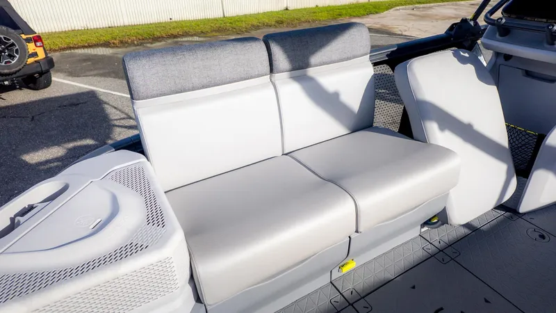 Slide: The Image of Sea-Doo Switch Sport 18 2024 - 13