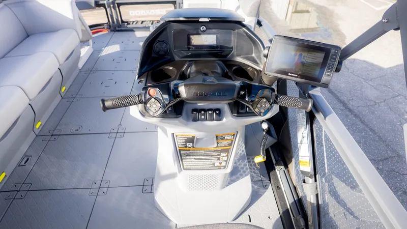 Slide: The Image of Sea-Doo Switch Sport 18 2024 - 16