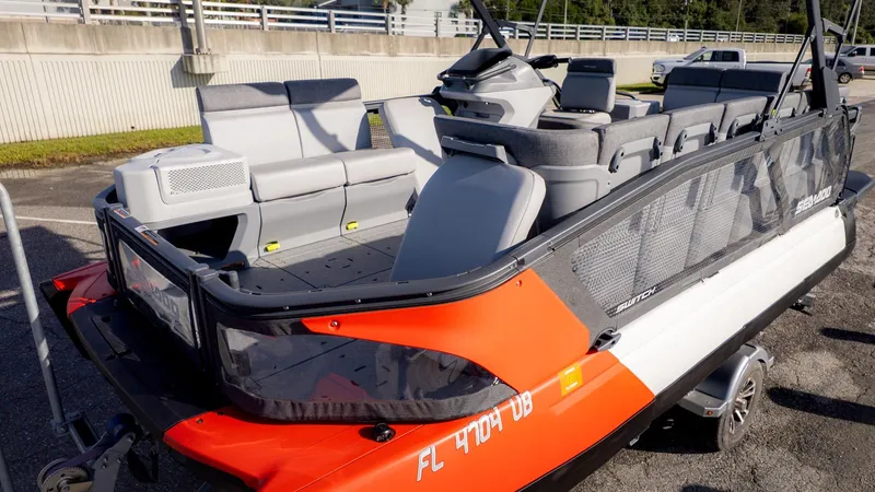 Slide: The Image of Sea-Doo Switch Sport 18 2024 - 4