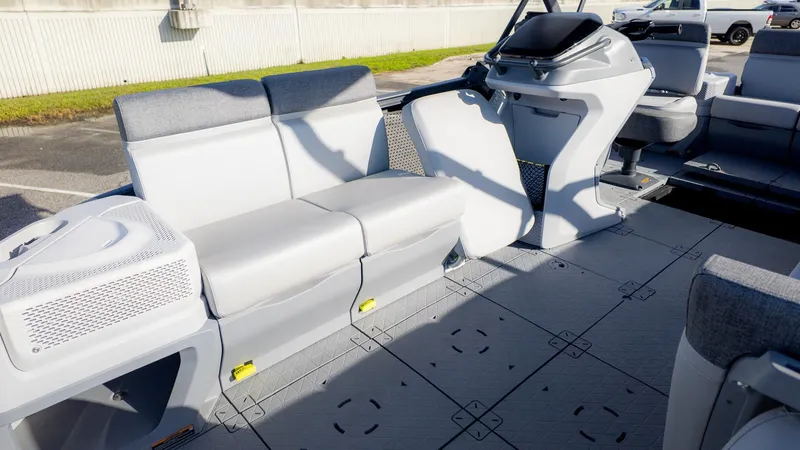 Slide: The Image of Sea-Doo Switch Sport 18 2024 - 7