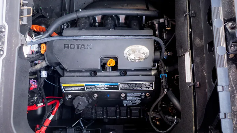 Slide: The Image of Sea-Doo Switch Sport 18 2024 - 9