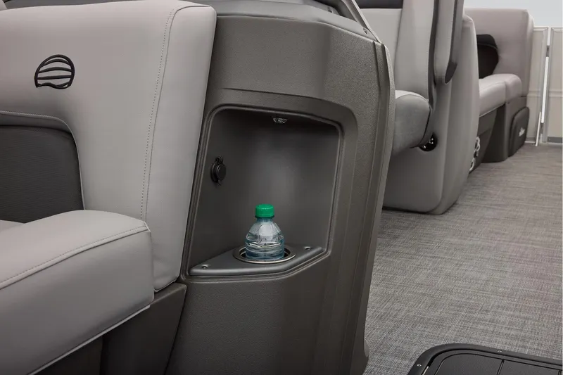 Slide: The Image of Sun Tracker Party Barge 22 XP3 2026 - 41