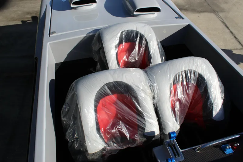 Slide: The Image of 2007 Chaudron 41 SS boat interior with three wrapped seats in red and white. - 37