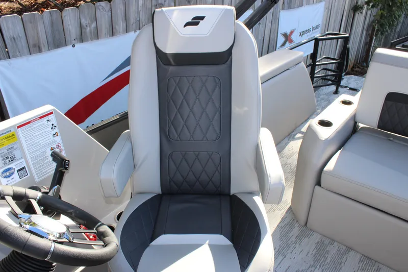 Slide: The Image of Captain's chair in 2026 Starcraft SLS 3 Q DH boat, featuring sleek design and comfortable seating. - 15