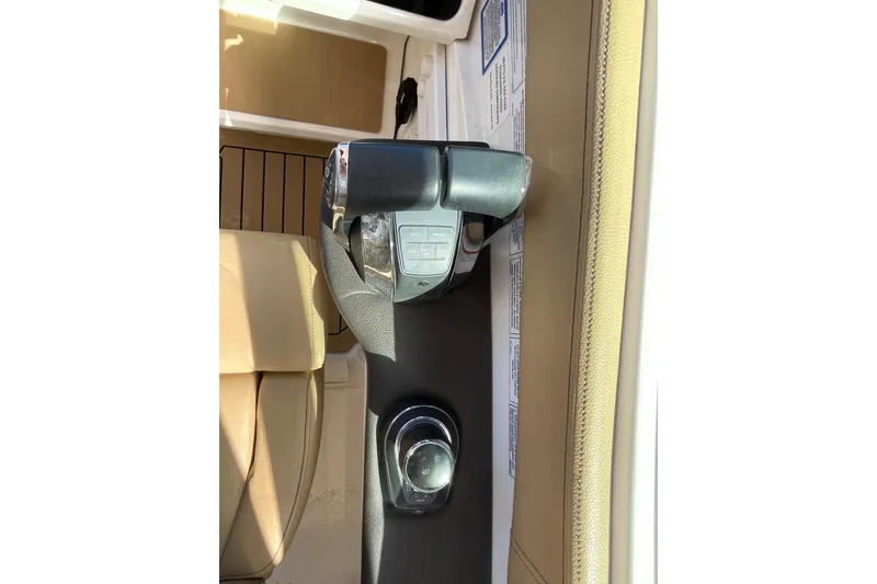 Slide: The Image of Throttle control panel of 2020 Sea Ray Sundancer 320 boat. - 31