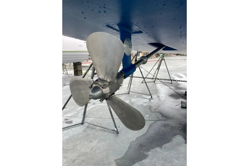 Slide: The Image of Propeller of 2006 Hunter 45 CC sailboat on dry dock. - 53