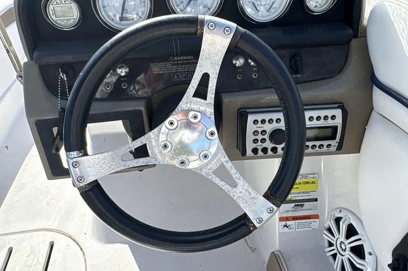 Slide: The Image of Steering wheel and dashboard of 2007 Four Winns 200 Horizon boat. - 10