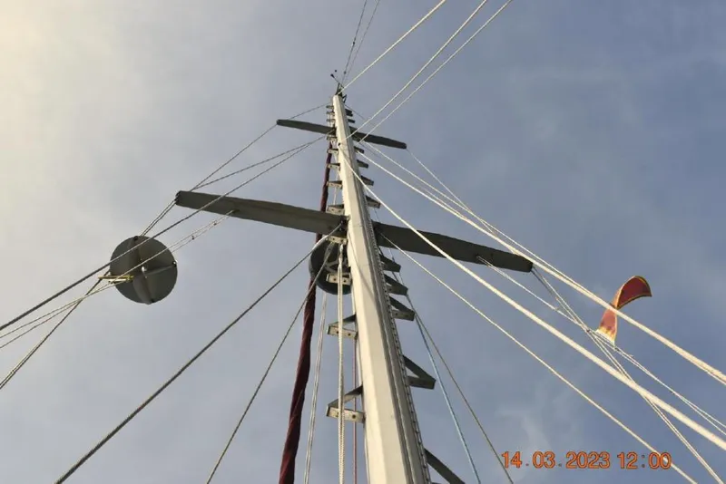 Slide: The Image of Mast of 1988 Tayana Vancouver 42 sailboat against a clear sky. - 20