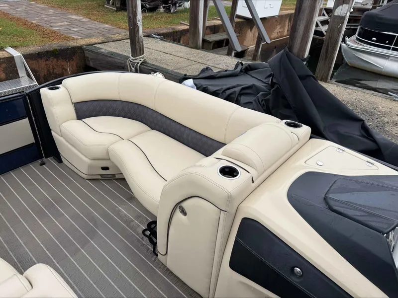 Slide: The Image of Barletta L25UE 2020 - 6