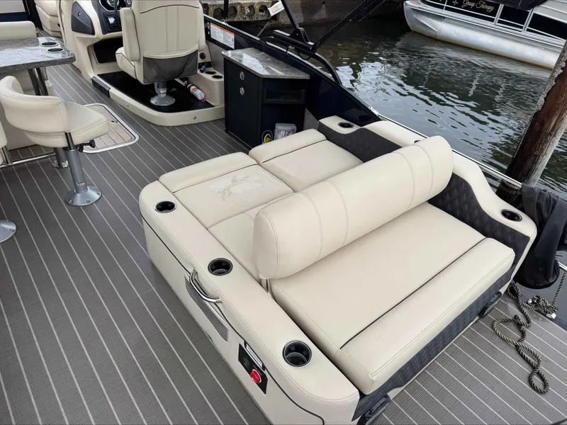 Slide: The Image of Barletta L25UE 2020 - 9