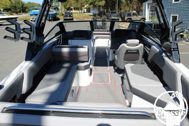 Slide: The Image of Cobalt R8 Surf 2024 - 13