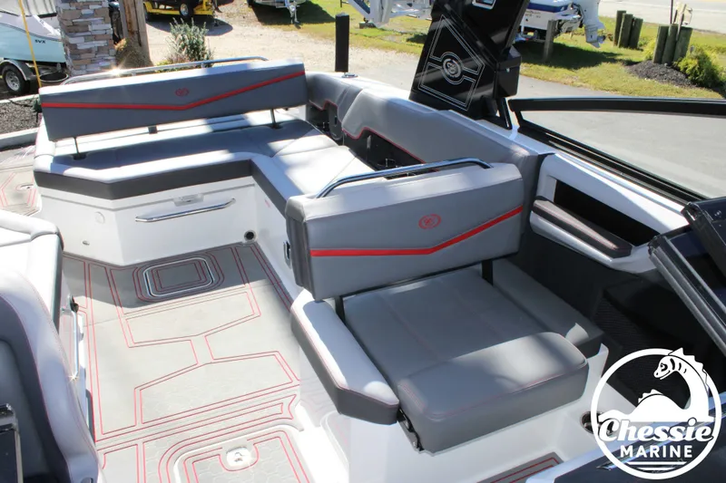 Slide: The Image of Cobalt R8 Surf 2024 - 18