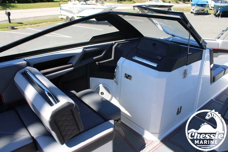 Slide: The Image of Cobalt R8 Surf 2024 - 21