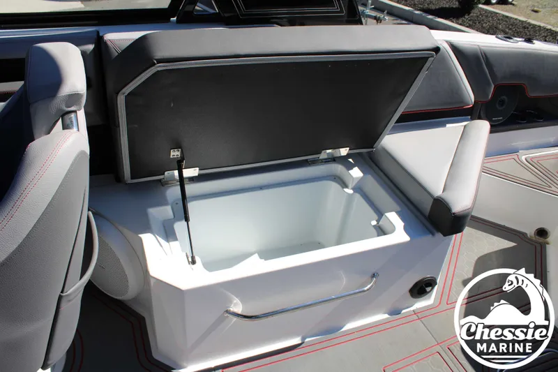 Slide: The Image of Cobalt R8 Surf 2024 - 31