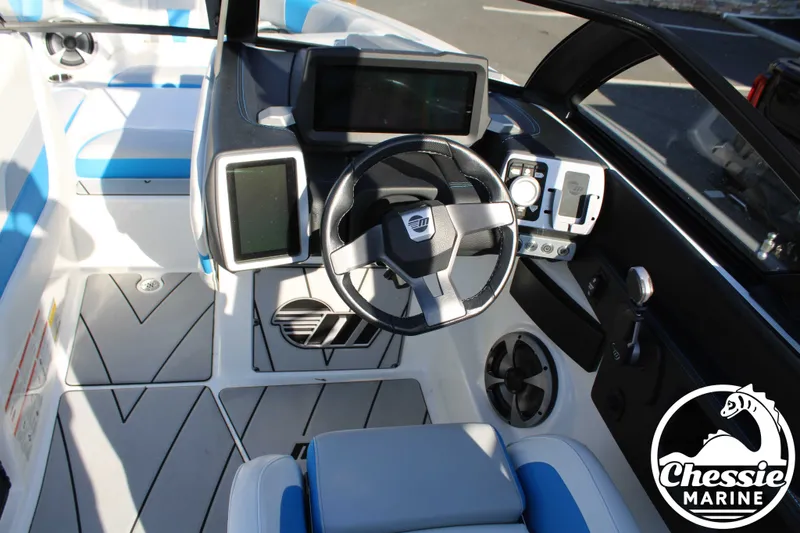 Slide: The Image of Malibu Wakesetter 23 LSV 2021 - 10