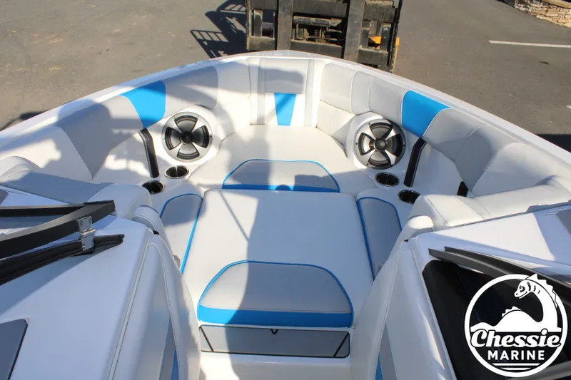 Slide: The Image of Malibu Wakesetter 23 LSV 2021 - 13