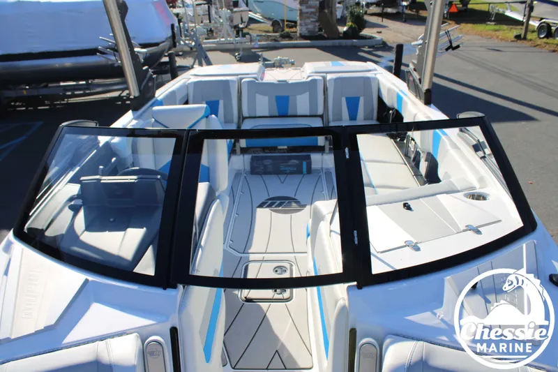 Slide: The Image of Malibu Wakesetter 23 LSV 2021 - 14