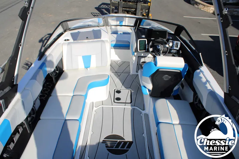 Slide: The Image of Malibu Wakesetter 23 LSV 2021 - 8