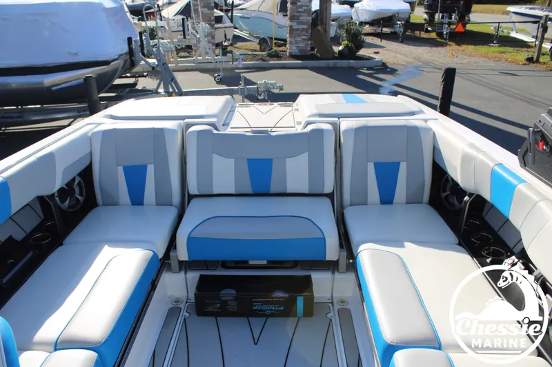 Slide: The Image of Malibu Wakesetter 23 LSV 2021 - 9