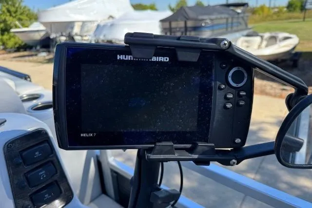 Slide: The Image of Fishfinder on 2019 Qwest Edge 280 Cruise boat, docked with other boats in background. - 15