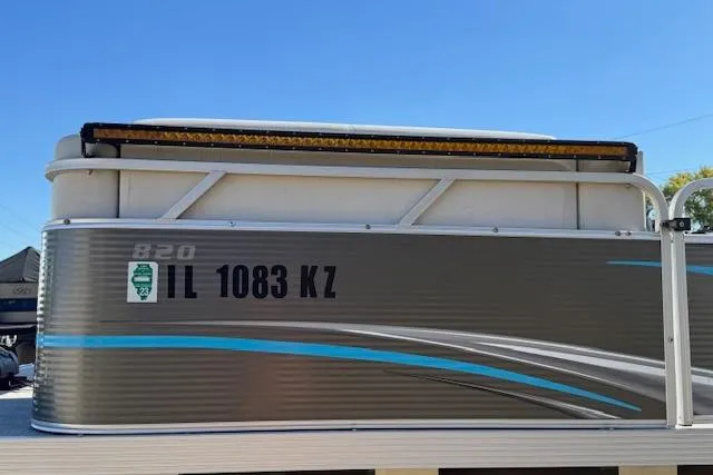 Slide: The Image of 2019 Qwest Edge 280 Cruise pontoon boat with registration IL 1083 KZ. - 24