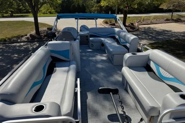 Slide: The Image of 2019 Qwest Edge 280 Cruise pontoon boat with spacious seating and modern design. - 7