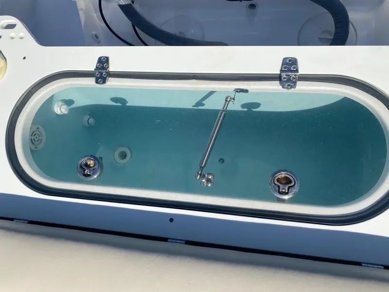 Slide: The Image of Livewell on a 2015 Pursuit S 280 Sport boat, featuring a clear lid and water inside. - 20