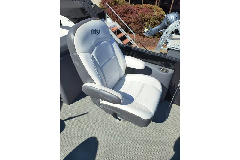 Slide: The Image of Luxurious captain's chair on 2022 Manitou Aurora VP 23 pontoon boat. - 2