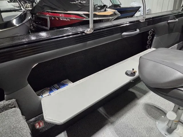 Slide: The Image of Lund 2075 Tyee Sport 2026 - 11