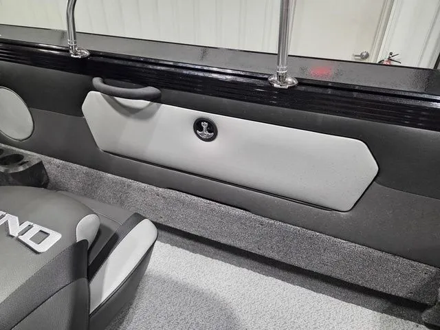 Slide: The Image of Lund 2075 Tyee Sport 2026 - 12