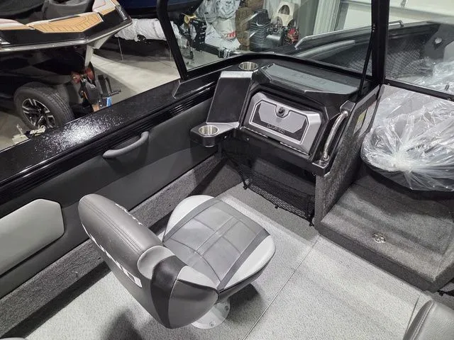 Slide: The Image of Lund 2075 Tyee Sport 2026 - 14