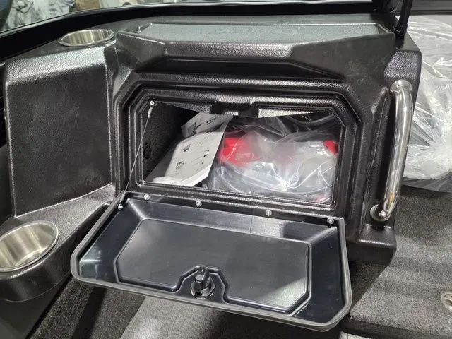 Slide: The Image of Lund 2075 Tyee Sport 2026 - 15