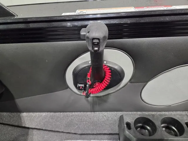 Slide: The Image of Lund 2075 Tyee Sport 2026 - 18