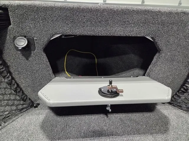 Slide: The Image of Lund 2075 Tyee Sport 2026 - 24