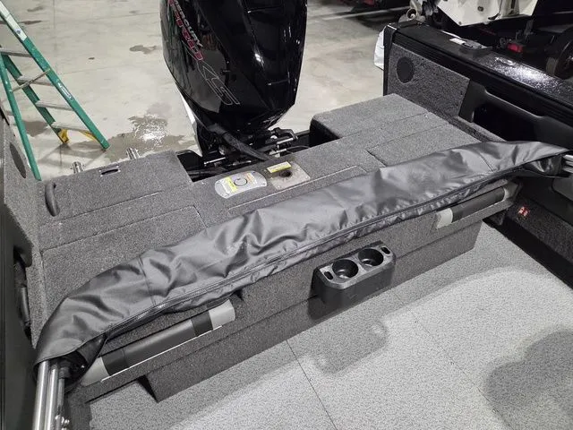 Slide: The Image of Lund 2075 Tyee Sport 2026 - 4