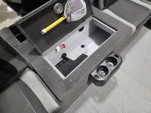 Slide: The Image of Lund 2075 Tyee Sport 2026 - 9