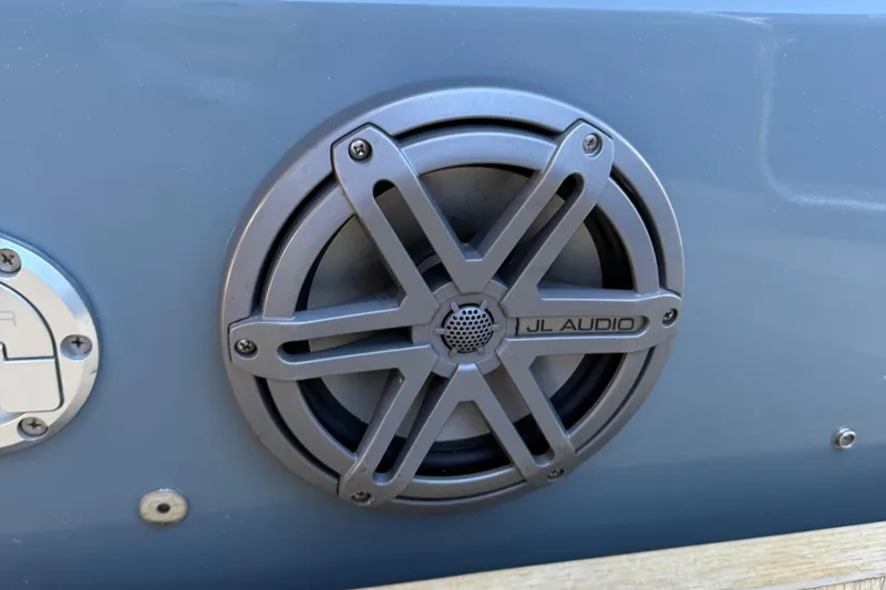 Slide: The Image of JL Audio speaker on 2019 SACS Rebel 40 boat exterior. - 35