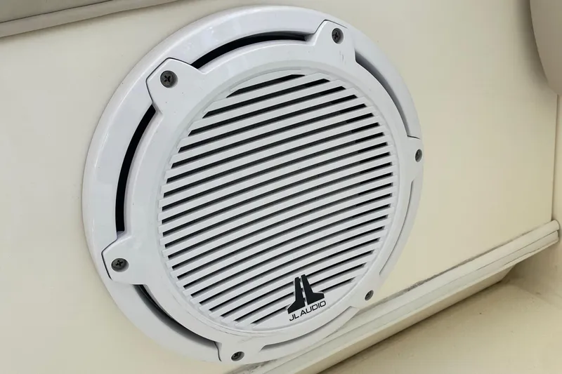 Slide: The Image of Boston Whaler 320 Vantage 2017 - 50